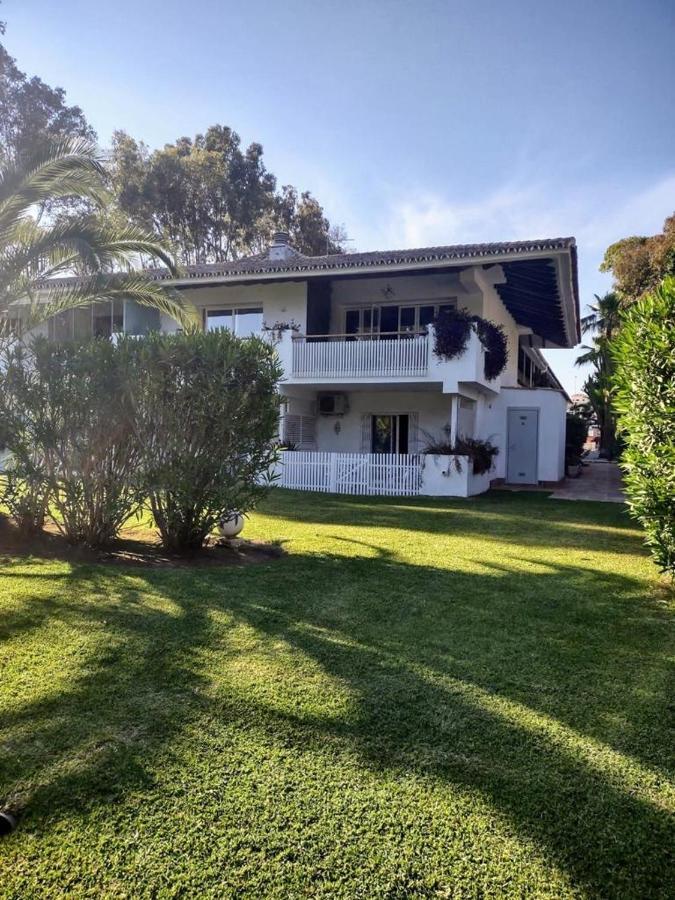 Puerto Banus Apartment Near Beachfront, Big Sunny Terrace, Pool, Tennis Court, Parking & Movies Projector Marbella Exterior photo
