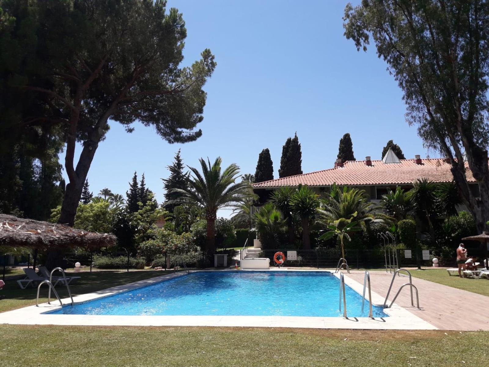 Puerto Banus Apartment Near Beachfront, Big Sunny Terrace, Pool, Tennis Court, Parking & Movies Projector Marbella Exterior photo